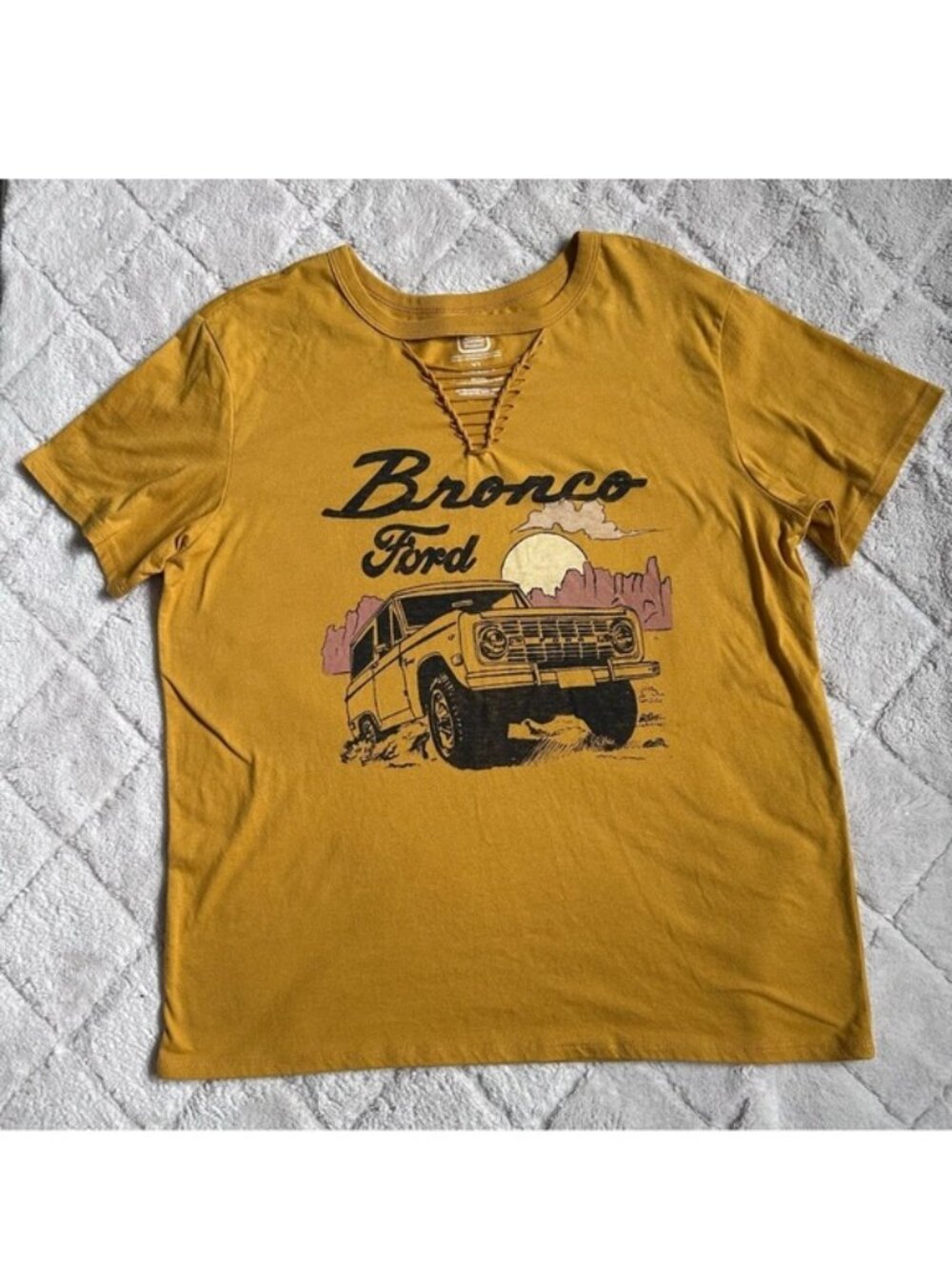Ford | Yellow Bronco Vintage Off Road Crewneck Graphic Tee | Size Extra Large